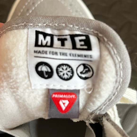 VANS
"OFF THE WALL" - Picture 4 of 6